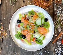 Салат с лососем