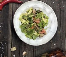 Салат с рёберным мясом