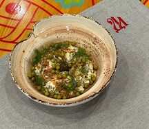 Салат Оливье с разварной говядиной и хрустящим луком
