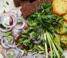 Сельдь слабой соли с картошечкой и луком