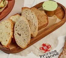 Фермерский хлеб с чесночным маслом