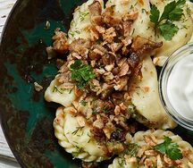 Вареники с картофелем и хрустящими шкварками