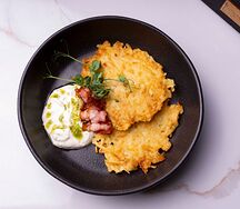 Драники с беконом и соусом дип