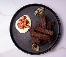 Гарлики с беконом и чесночным айоли