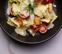 Цезарь с курицей и беконом