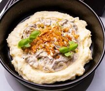 Бефстроганов с пюре и трюфельным маслом
