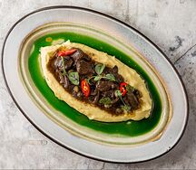 Куриная печень с картофельным кремом