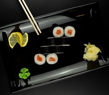 Маки с копченым лососем