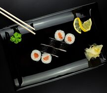 Маки с лососем