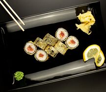 Маки жареный с лососем