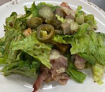 Застольный салат с бужениной и беконом