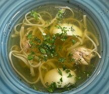 Бульон с курицей и домашней лапшой 