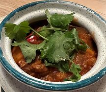 Горшочек с томлёной бараниной и овощами 