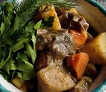 Жаркое из оленины с белыми грибами 