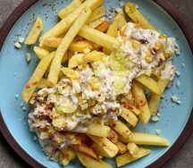 Картофель фри с кукурузой и беконом