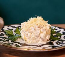 Салат с курицей и ананасом