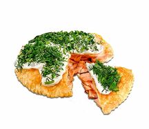 Пирог с красной рыбой и творожным сыром