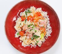 Фарфалле с беконом и томатами