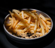 Картофель фри с трюфельным соусом