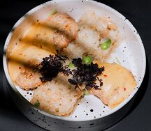 Котлеты из креветок с рисом и ореховым соусом