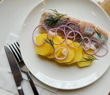 Сельдь с гарниром