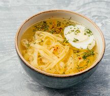 Куриный бульон с лапшой