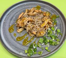 Фунчоза с морепродуктами и соусом ананас-чили