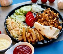Шаурма на тарелке куриная холодная