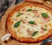 Пицца с ветчиной, грибами и трюфелем
