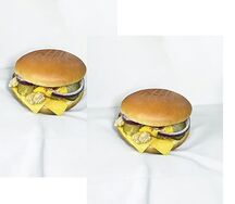 Пара Рент Чизбургер с куриными стрипсами                       