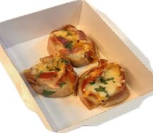 Запеченный шампиньон в беконе под сыром сулугуни 