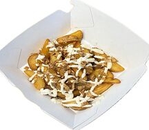 Картофель по-деревенски с грибным соусом и жареным луком