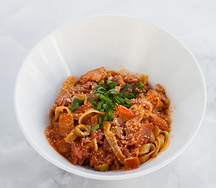 Паста бекон, фасоль, оливки