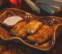 Сырные палочки моцарелла с ореховым соусом