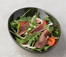 Мясной салат с росбифом