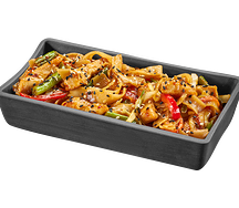 Рисовая лапша с курицей под соусом терияки