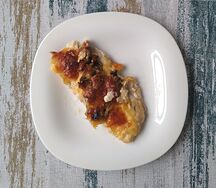 Куриное филе, запечённое под сыром с грибами