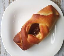 Пирожок с повидлом