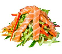Салат с лососем и овощами