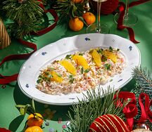 Крабовый салат с щучьей икрой и апельсинами