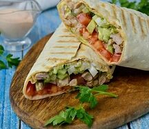 Шаурма maxi с курицей, сыром и льняным маслом