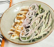 Салат с говяжьим языком под соусом васаби