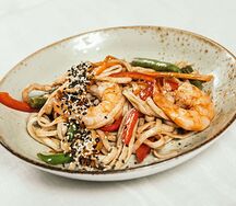 Удон с морепродуктами в японском соусе