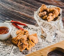 Хрустящая острая курочка с соусом сладкий чили