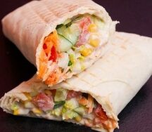 Большая шаурма с овощами и сыром