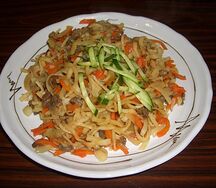 Цуйван с куриным мясом