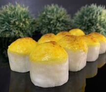 Запеченный в спринг тесте с лососем