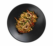 Лапша яичная с кальмаром и курицей