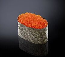 Гункан с икрой масаго