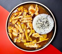 Курица с ананасом в кисло-сладком соусе с рисом и овощами (мини)